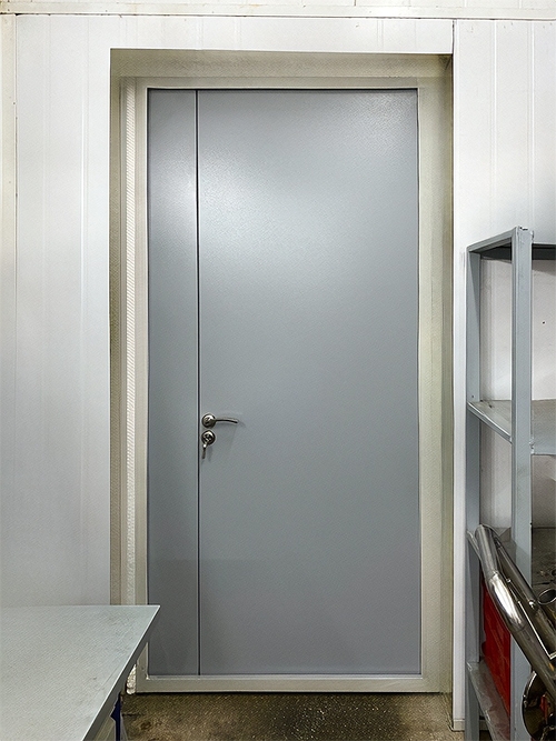 Полуторная техническая дверь