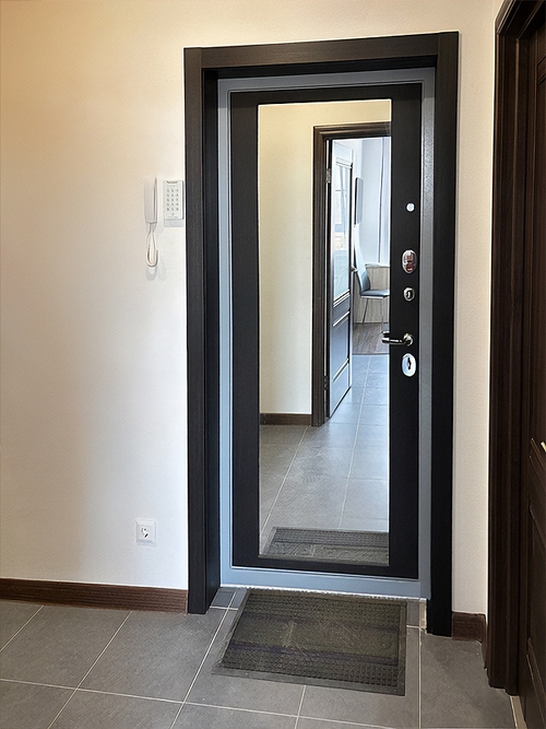 Панель с зеркалом