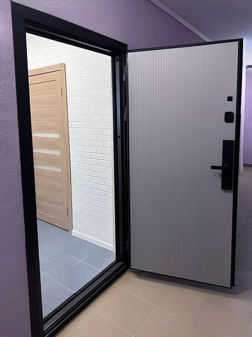 Дверь с электронным замком