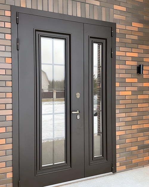 Дверь с остеклением