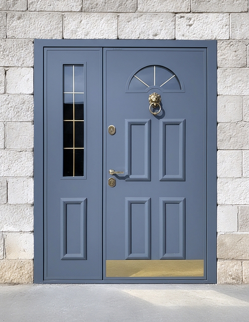 Дверь с отбойником и скрытыми петлями