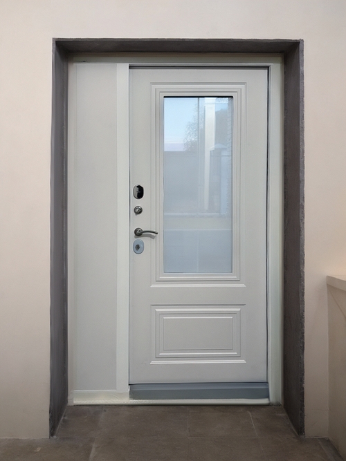 Белая дверь с окном