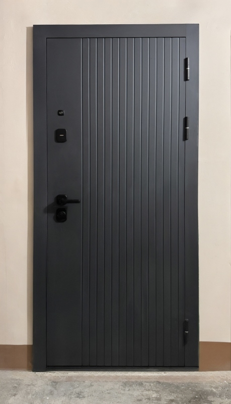 Серая квартирная дверь