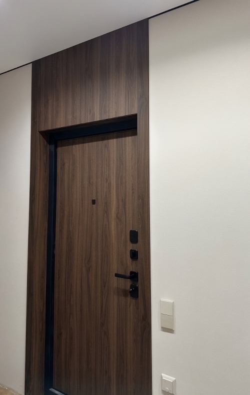 С верхней вставкой