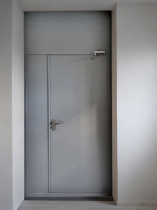 Огнеупорная дверь с фрамугой