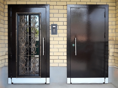 Подъездные порошковые двери