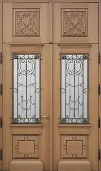 Равностворчатая парадная термодверь с верхней вставкой, стеклом, ковкой и отделкой массивом с резьбой