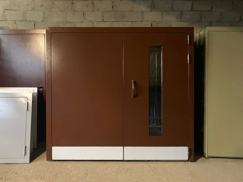 Изготовленная дверь для подъезда