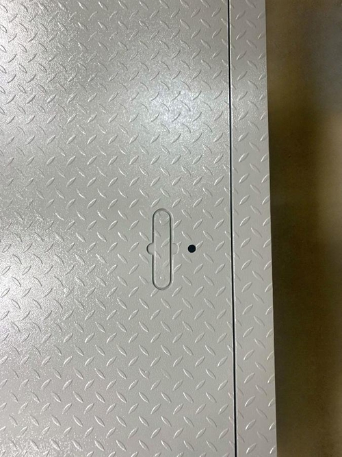 Люк из рельефной стали