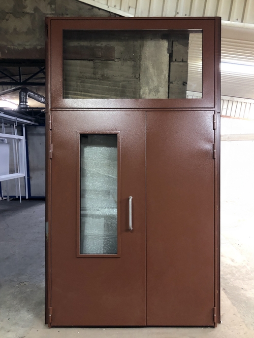 Подъездная дверь с остекленной фрамугой